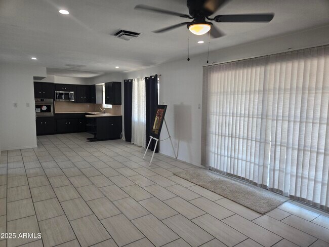 Building Photo - 3731 W Fleetwood Ln