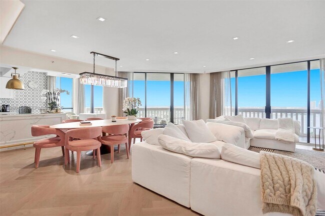 Building Photo - 2000 Island Blvd