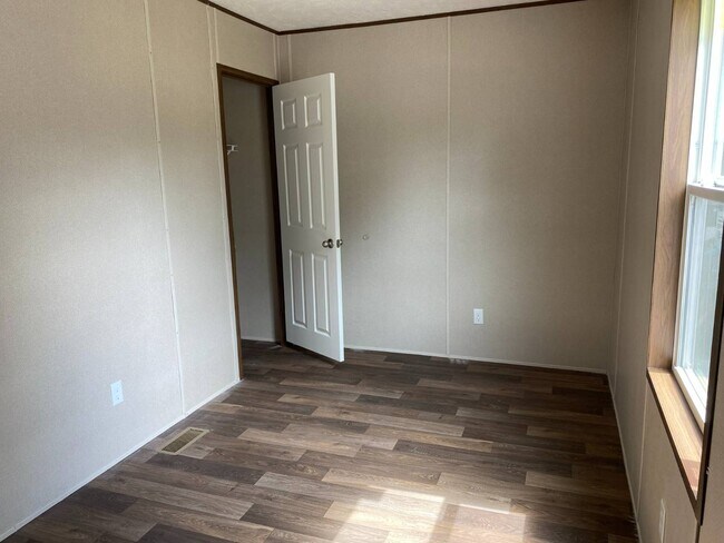 Building Photo - 108 Airbourne Ln