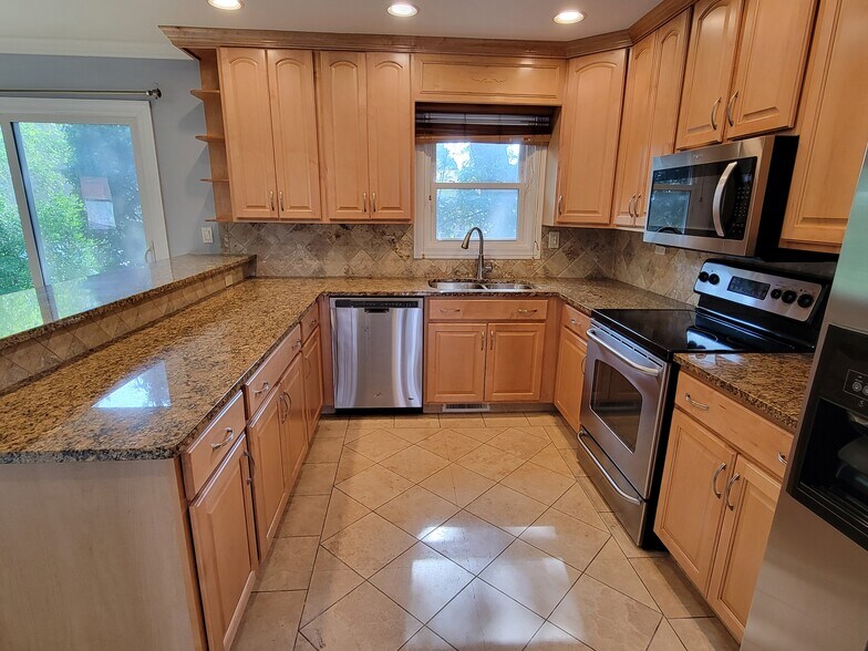 Building Photo - 2116 Rugen Rd