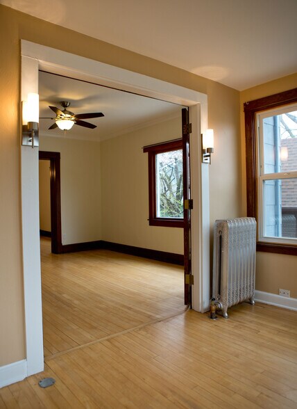 Building Photo - 225 Buell St