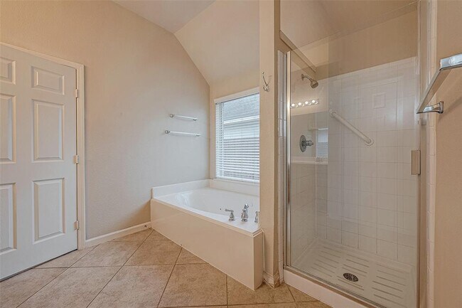 Building Photo - 722 Silver Creek Cir