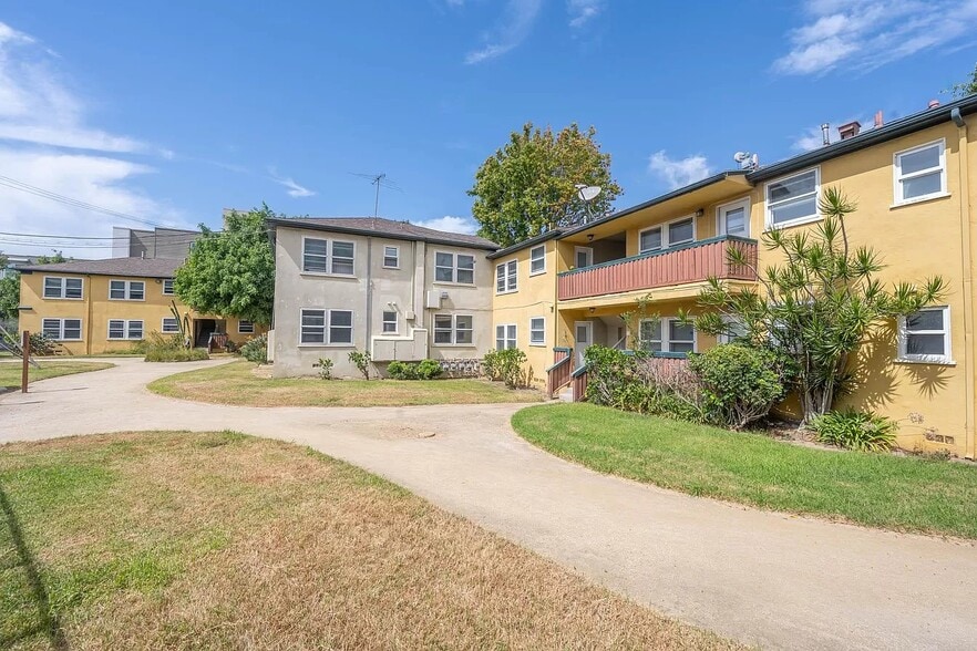 Building Photo - 8746 Belford Ave