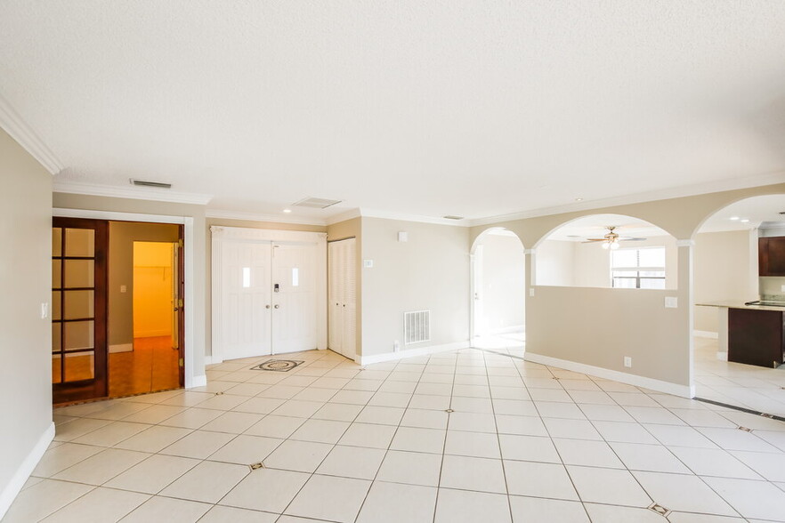 Building Photo - 11235 NW 43rd Pl
