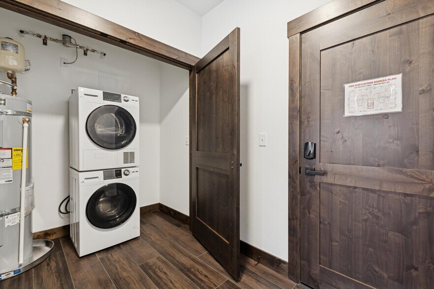 Building Photo - 1840 Baker Ave