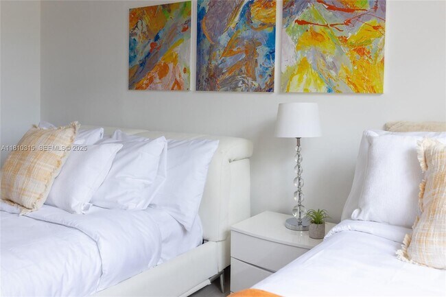 Building Photo - 19901 E Country Club Dr