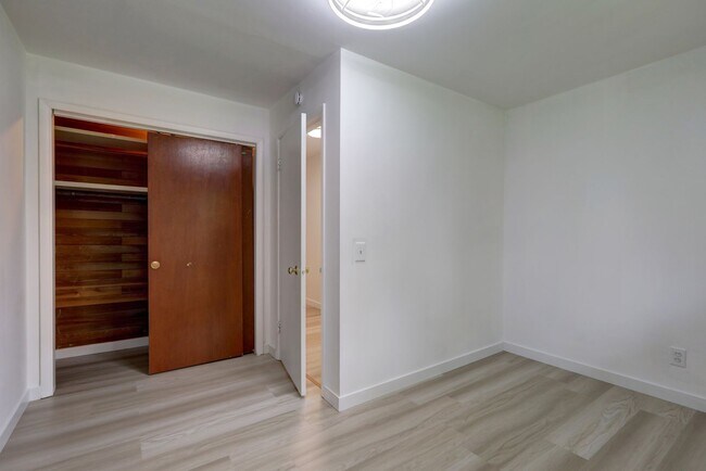 Building Photo - Large Renton Highlands Rambler with Grand ...