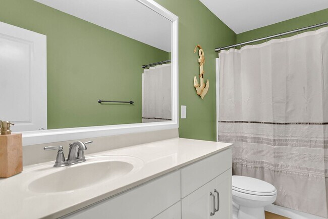 Building Photo - Fully Furnished 3 Bedroom, 2.5 Bathroom Ho...