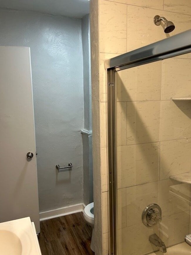 Building Photo - ***Newly renovated 3 BR 1.5BA /Water & Sewage included