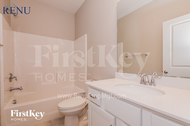 Building Photo - 3207 Elmwood Dr