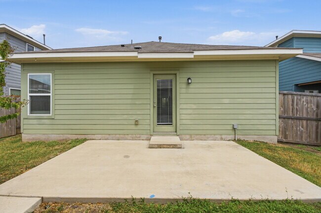 Building Photo - "Charming 3-Bed Oasis in San Marcos with 2 Full Baths – 1424 Sq Ft of Comfort!"