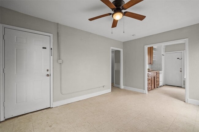 Building Photo - 826 3rd Ave N