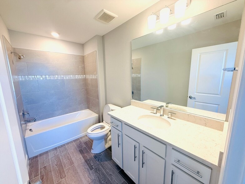 Building Photo - 6256 Baywood Ct