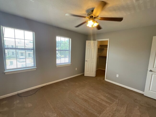 Building Photo - 3929 Miramar Ct