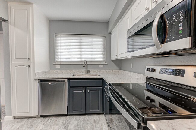 Building Photo - 6406 Ferris Dr