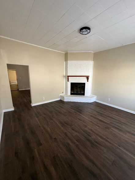 Building Photo - 2710 W Virginia St