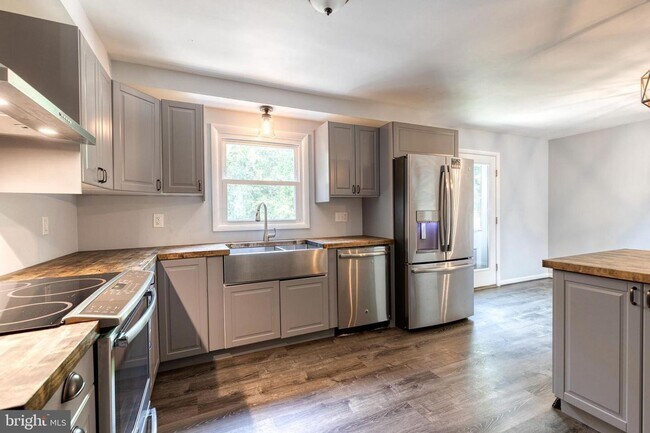 Building Photo - 1099 Snow Hill Ln