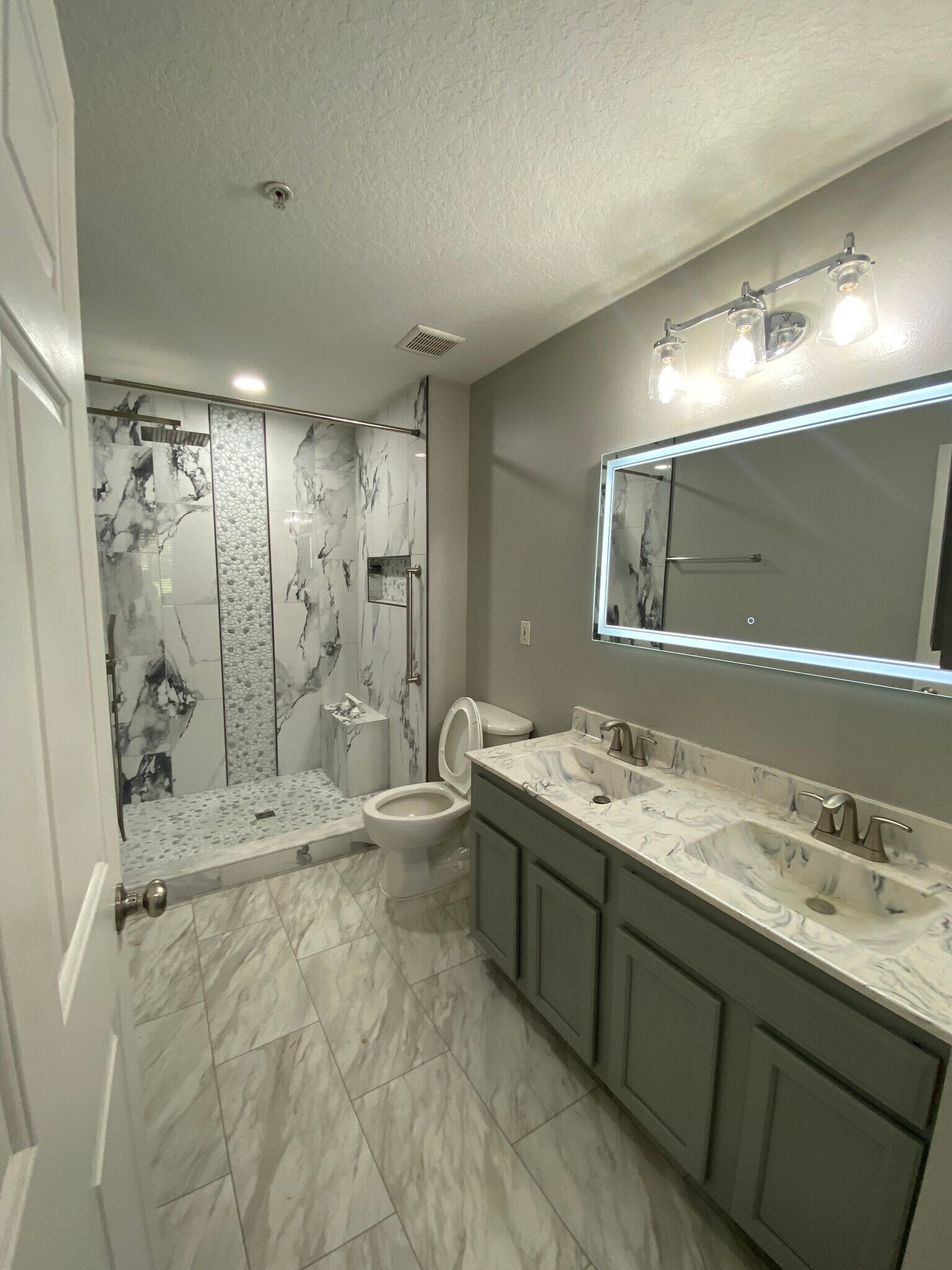 Master Bathroom1 - 785 Oakleaf Plantation Pky