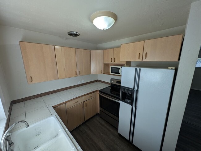 Building Photo - Well Maintained Duplex Unit in Bremerton, ...