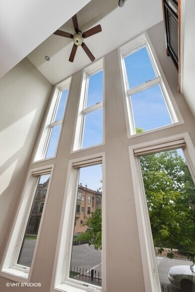 Building Photo - 1458 N Artesian Ave