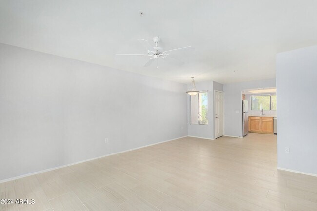 Building Photo - 9990 N Scottsdale Rd