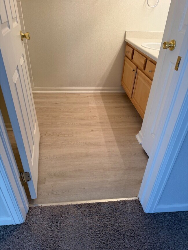 Building Photo - "Spacious 2-Bed, 2-Bath with attached garage"