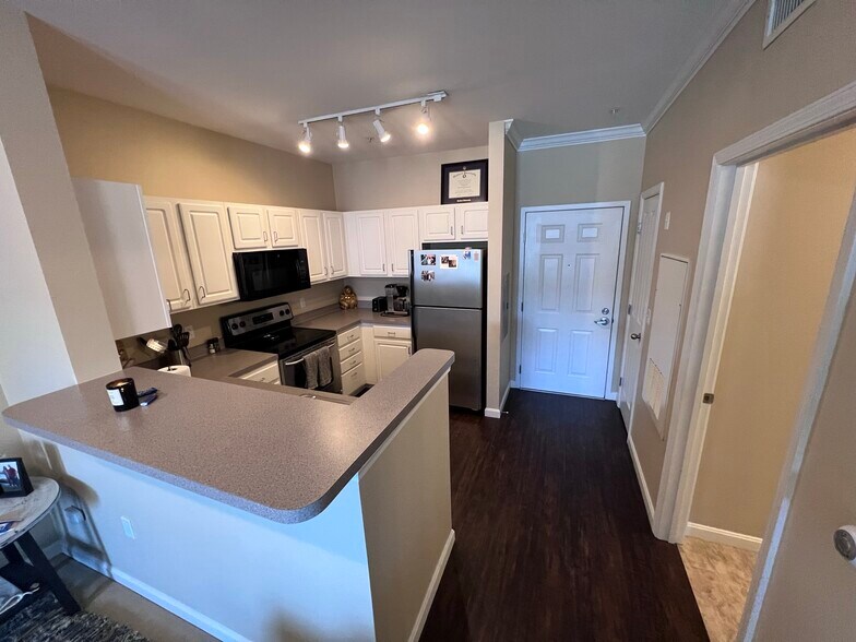 Building Photo - 1000 Providence Plz