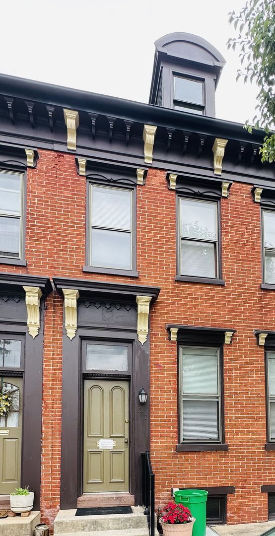 Building Photo - 207 S Beaver St