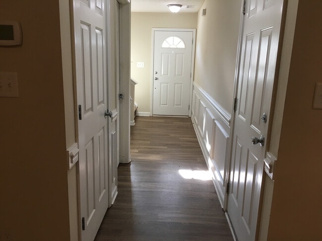 Building Photo - RENT SPECIAL!! Half off 1st months' rent i...