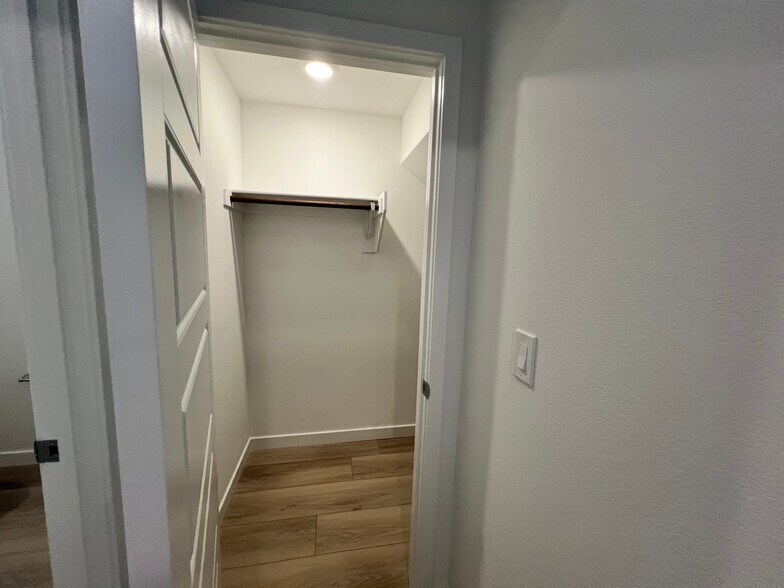 Large storage closet - 486 Daphne Terrace St