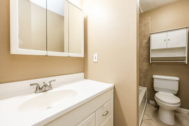 Building Photo - 8941 Gaylord Dr