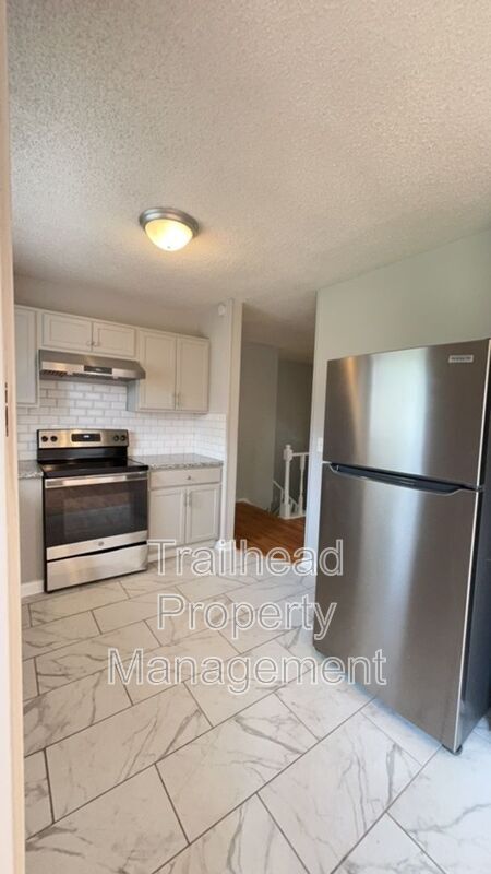 Building Photo - 8105 NE San Rafael Dr