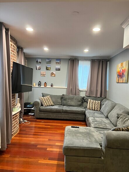 Building Photo - 646 W Bittersweet Pl