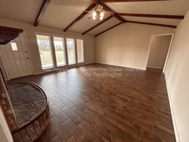 Building Photo - 9200 Rogers Ave