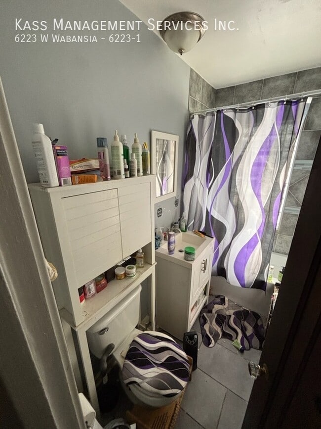 Building Photo - 6223 W Wabansia-6223-1