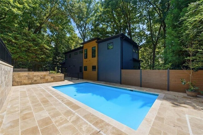 Building Photo - 4250 Carmain Dr NE