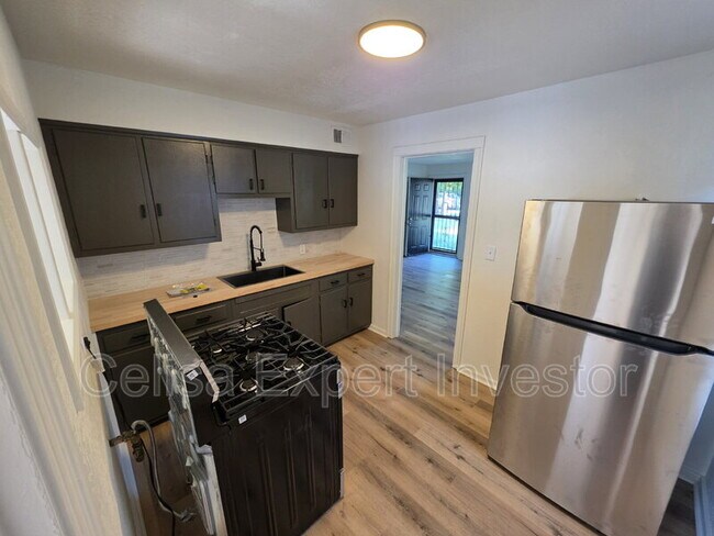 Building Photo - 4317 Spatz Ave