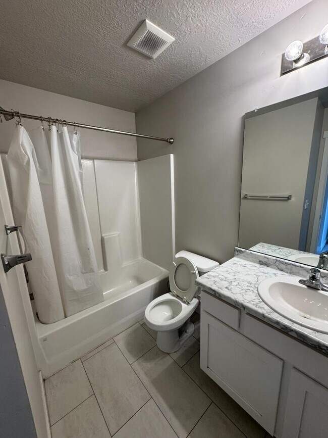 Building Photo - 983 W 420 S