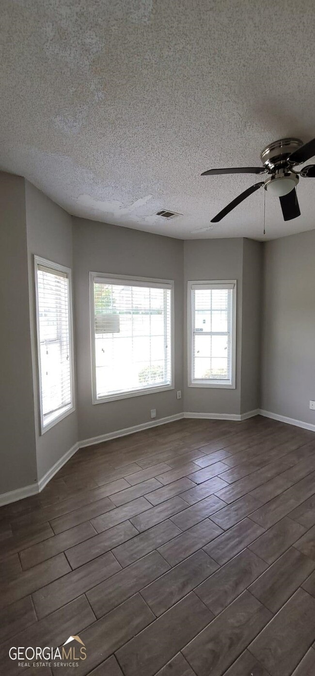 Building Photo - 8632 Thomas Rd