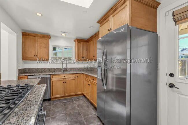 Building Photo - 414 Monterey Ave