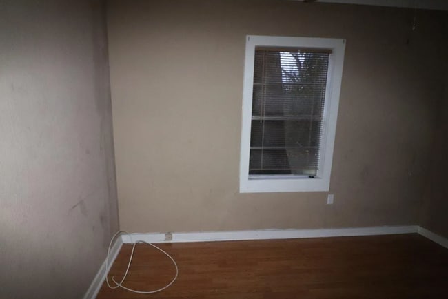 Building Photo - 3 bedrooms 1 bath $1100 per month  Section 8 Accepted