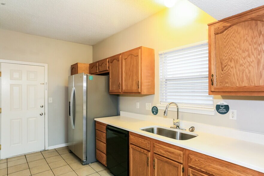 Building Photo - 7204 Parklake Pl