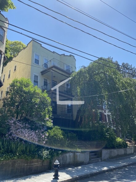 Building Photo - 303 Tappan St