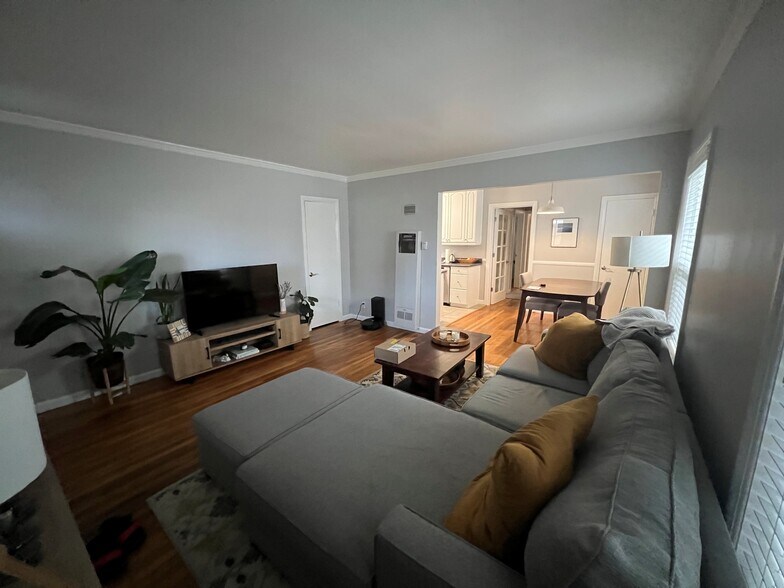 Living room - 12711 Venice Blvd