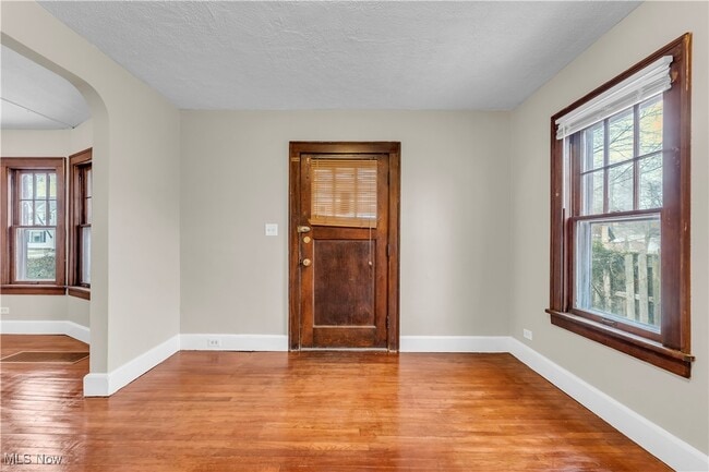 Building Photo - 221 E 266th St