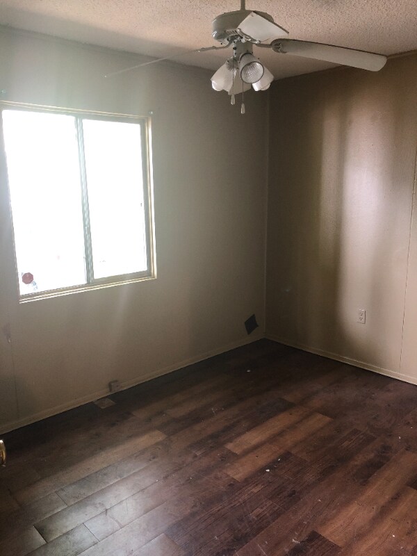 Building Photo - 124 Town Homes Dr