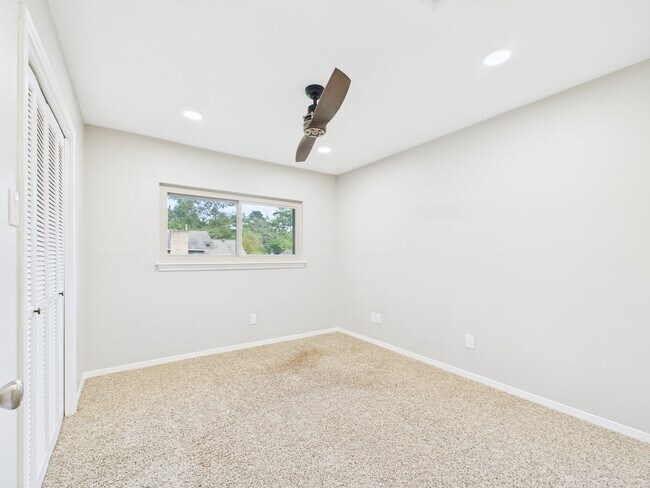Building Photo - 3018 Highland Laurels Dr