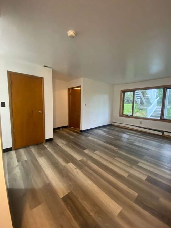 Building Photo - 604 2nd St