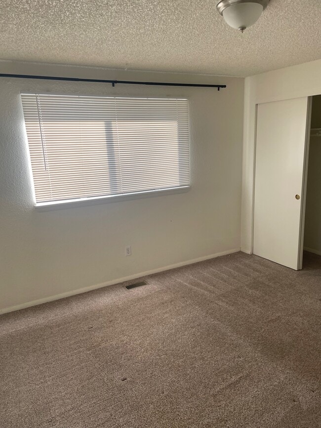 Building Photo - 298 Ruby St