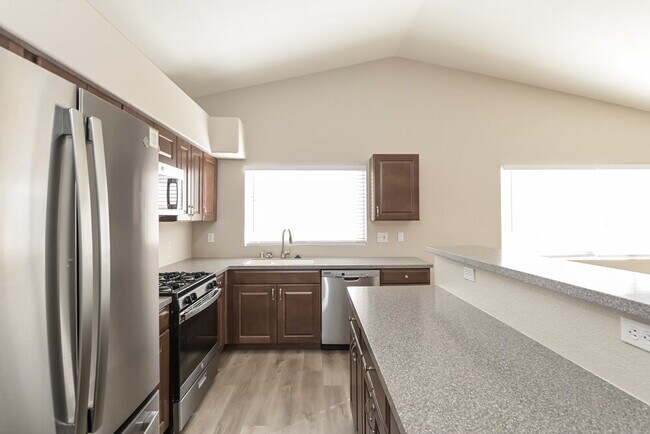 Building Photo - 655 Camp Hill Rd